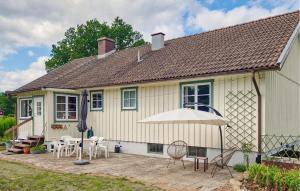 3 Bedroom Nice Home In Röke