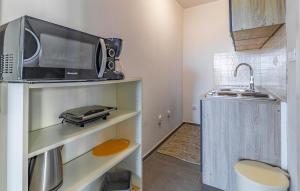 1 Bedroom Cozy Apartment In Banjole 