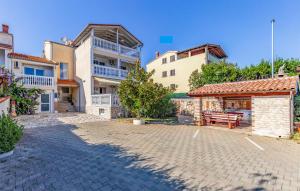 1 Bedroom Cozy Apartment In Banjole