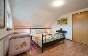 3 Bedroom Beautiful Home In Novi Marof