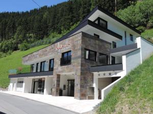 Aparthotel Adrenalin - 4-star hotels in Kappl