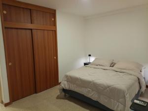 Apartamento Renovado 2 Habitaciones Cerca del Hospital de Clinicas Caracas y del Centro Medico San Bernardino