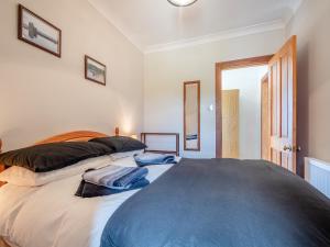 Kilbride Cottage-Uk46886