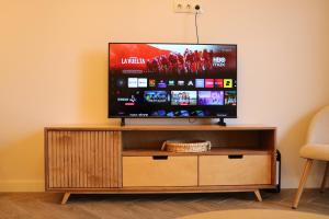 New Cozy 2 Room Apt Netflix, Workspace in Didube