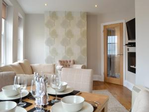 Cliff Railway Apartment