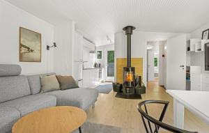 2 Bedroom Stunning Home In Væggerløse