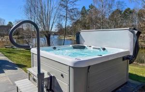 Amazing Home In Vlagtwedde With Jacuzzi