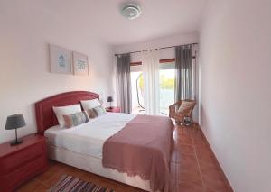 Pool View Balcony & Walk to beach, by TimeCooler