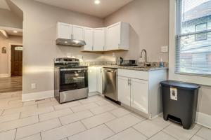 3 Mi to Dtwn Detroit Spacious Home with Yard!