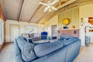 Carmel Holiday MCA 351