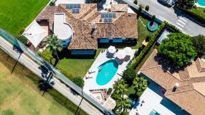 VACATION MARBELLA I Villa Moss, Golf-front, Swimming-pool, Minutes from the Marina and the Beach
