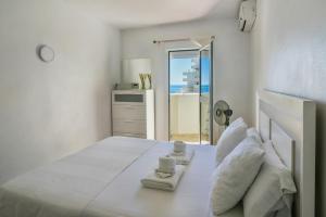 Fantastic seaviews & pool, close to the beach