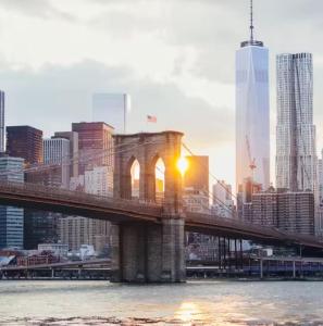 5BR 3BTH House, Steps to Bars, Dining, NYC Access with GameRm, Backyard with BBQ and Parking