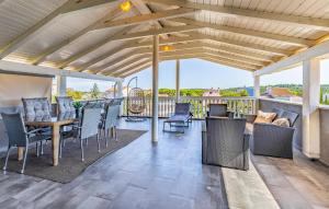 Awesome Apartment In Banjole