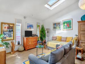 Uk47248 - The Studio