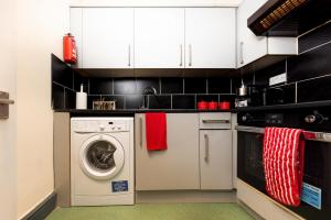 Cosy Central Apartment by the Meadows 4