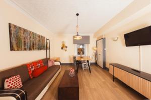 Cosy Central Apartment by the Meadows 4