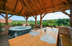 3 Bedroom Beautiful Home In Novi Marof