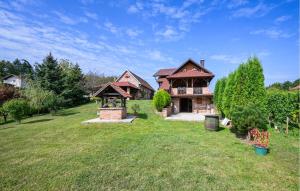 3 Bedroom Beautiful Home In Novi Marof 