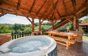 3 Bedroom Beautiful Home In Novi Marof 