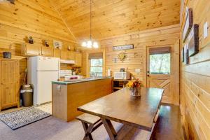 Walk to Douglas Lake Cabin with Private Hot Tub!