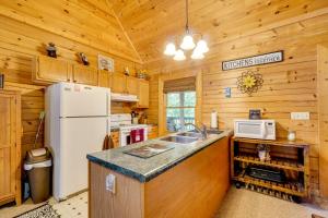 Walk to Douglas Lake Cabin with Private Hot Tub!