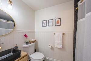 Stylish 2 BD Apt-18 mins from NYC-Steps away Bus stop, Restaurants, Groceries