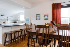 Charming Cottage with Firepit & Walk-to-Beach Access near Main Street in Wellington, Ontario