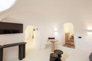 Bluewhite Suites & Villa Santorini