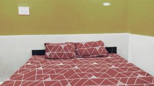 DEEPAK HOMESTAY & PALACE - Near Celebration Mall & Market - In Budget Rooms