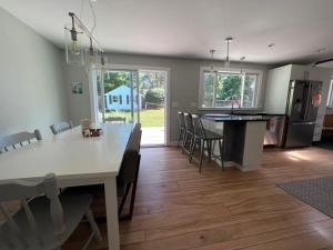 5 bedroom Cape with a pool and large yard