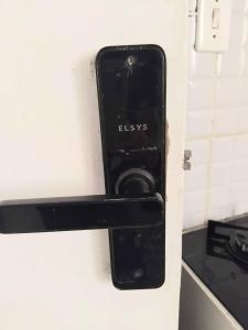 Aproveite o final de semana, neste aconchegante 01 dormitório Duplex - Decorado para receber 05 pessoas