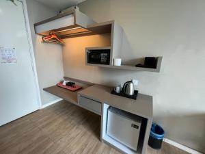 Private Suite for 2 with Wi-Fi Near IKEA SEGi and MRT