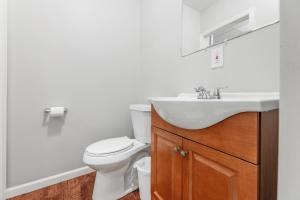 Cozy Little Italy Apt Fast Wifi Pet Friendly