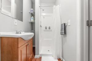 Cozy Little Italy Apt Fast Wifi Pet Friendly