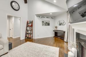 Getaway with Home Gym and Theater Room in Hoover Area