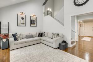 Getaway with Home Gym and Theater Room in Hoover Area