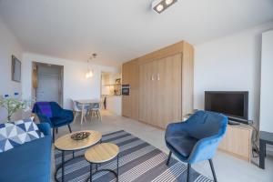 Aldis Beachfront 215