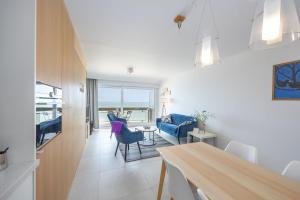 Aldis Beachfront 215