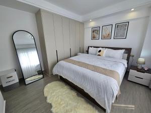 Kileleshwa Two Bedroom Dining Suite with Skyroof Gym & Balcony