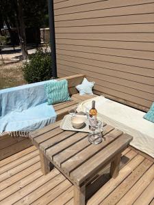 Mobilhome 6 pers 3ch 2SB 2 WC clim lave-vaisselle barbecue sous les pins