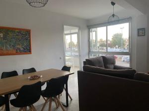 Valdelagrana Playa y piscina