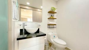 Charming Oceanfront Apartment with Balcony and Panoramic view, Cartagena Colombia