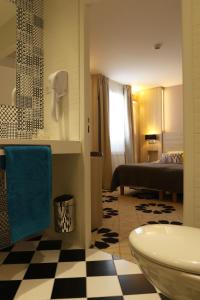 Hotels Cit'Hotel Le Cornouaille Hotel : photos des chambres