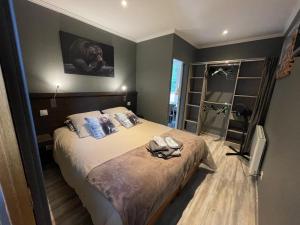 la Montagnette L ours T1 maison en travaux de 10h a 17h