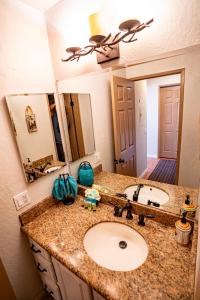 Amazing Gem Next to golf course with View- Pool & jacuzzi