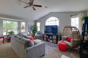 5 Mi to WDW Resort-Style Condo with Pool Access