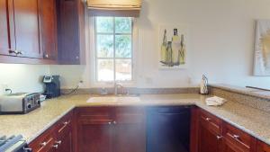 LV372 Upstairs Legacy Villa 3BD-3BA near Main Pool