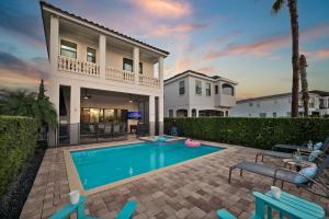 Luxury 5BR Villa w Pool & Cinema 4mi to Disney