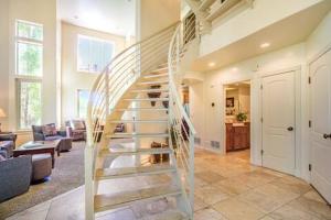 Spectacular Driggs Townhome with Hot Tub